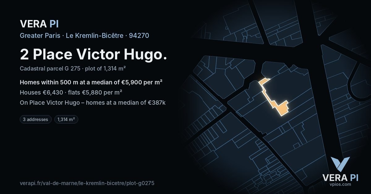2 Place Victor Hugo, Le Kremlin-Bicêtre at night – the plot lit, the parcels around coloured by the prices near them