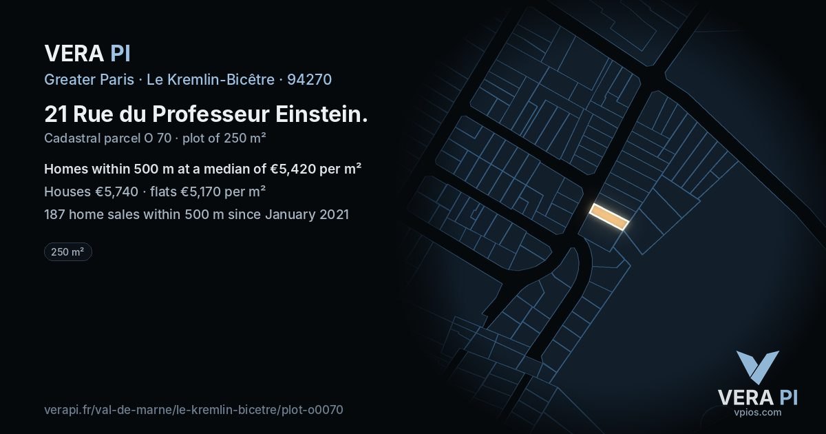 21 Rue du Professeur Einstein, Le Kremlin-Bicêtre at night – the plot lit, the parcels around coloured by the prices near them