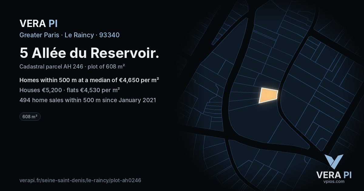 5 Allée du Reservoir, Le Raincy at night – the plot lit, the parcels around coloured by the prices near them