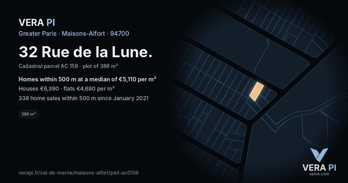 32 Rue de la Lune, Maisons-Alfort at night – the plot lit, the parcels around coloured by the prices near them