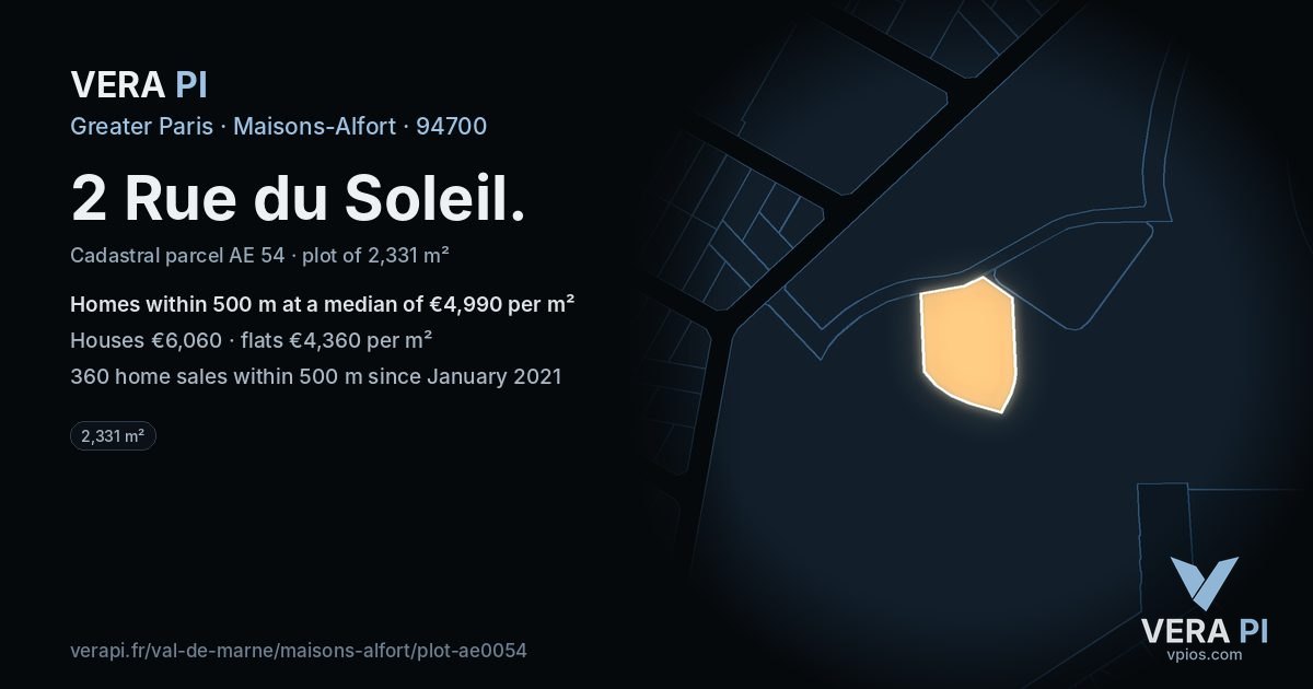 2 Rue du Soleil, Maisons-Alfort at night – the plot lit, the parcels around coloured by the prices near them