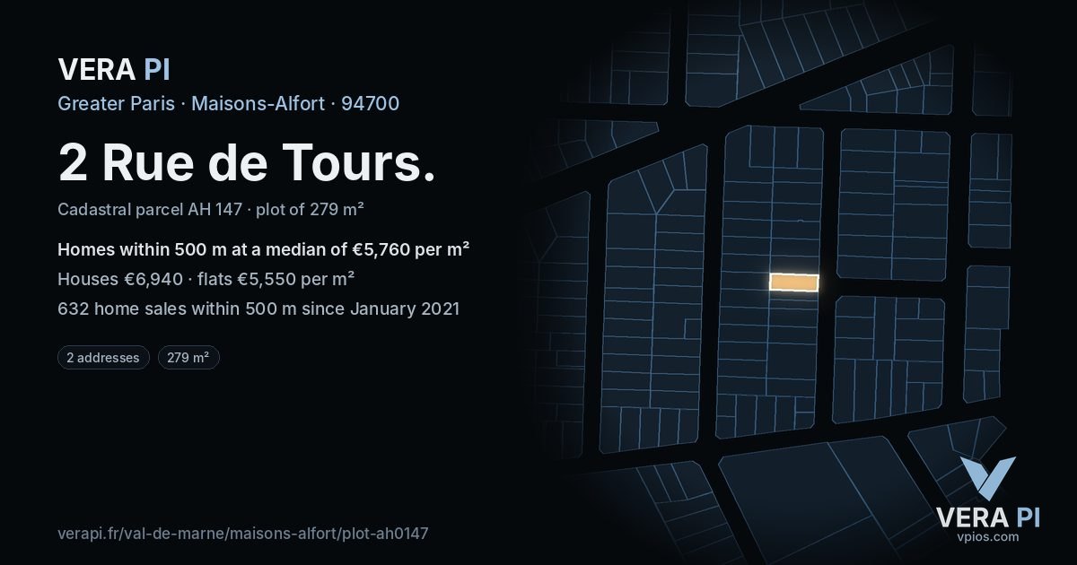 2 Rue de Tours, Maisons-Alfort at night – the plot lit, the parcels around coloured by the prices near them