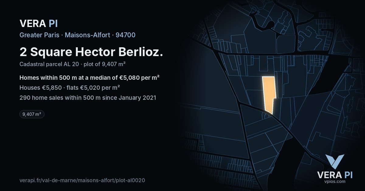 2 Square Hector Berlioz, Maisons-Alfort at night – the plot lit, the parcels around coloured by the prices near them