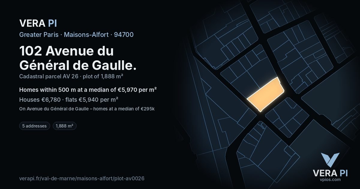 102 Avenue du Général de Gaulle, Maisons-Alfort at night – the plot lit, the parcels around coloured by the prices near them