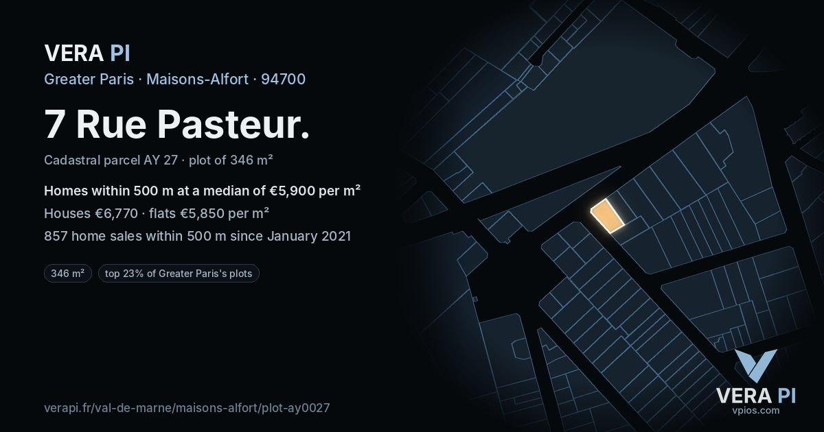 7 Rue Pasteur, Maisons-Alfort at night – the plot lit, the parcels around coloured by the prices near them