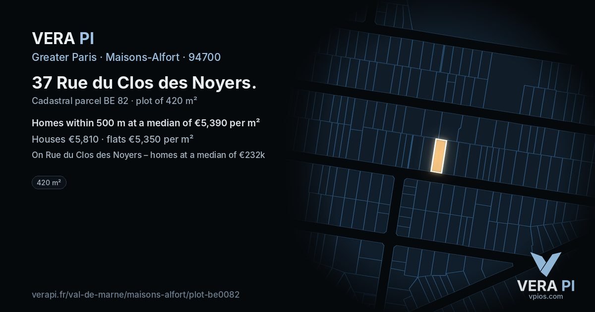 37 Rue du Clos des Noyers, Maisons-Alfort at night – the plot lit, the parcels around coloured by the prices near them