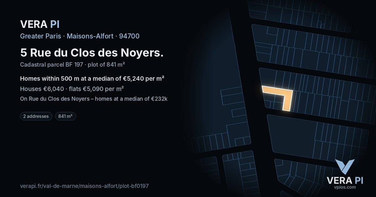 5 Rue du Clos des Noyers, Maisons-Alfort at night – the plot lit, the parcels around coloured by the prices near them