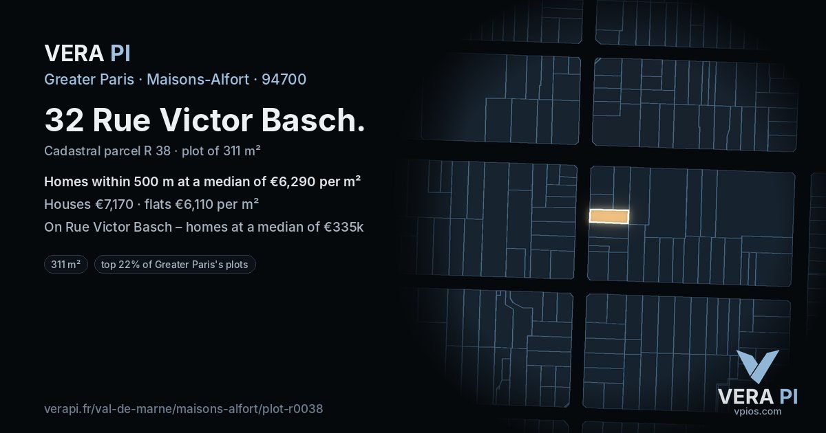 32 Rue Victor Basch, Maisons-Alfort at night – the plot lit, the parcels around coloured by the prices near them