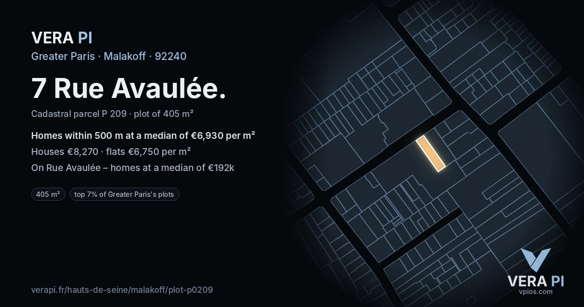 7 Rue Avaulée, Malakoff at night – the plot lit, the parcels around coloured by the prices near them