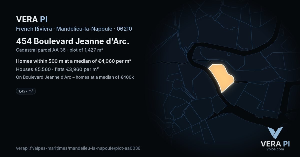 454 Boulevard Jeanne d'Arc, Mandelieu-la-Napoule at night – the plot lit, the parcels around coloured by the prices near them