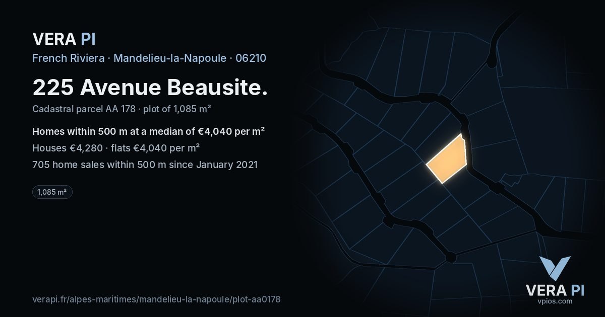 225 Avenue Beausite, Mandelieu-la-Napoule at night – the plot lit, the parcels around coloured by the prices near them