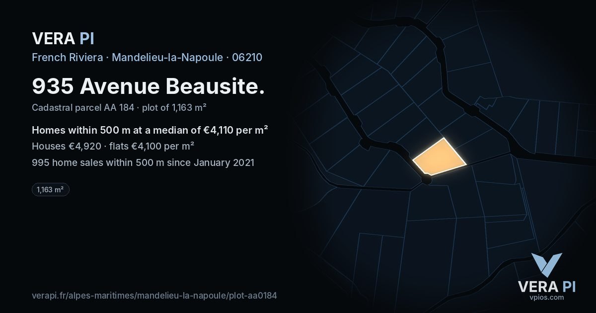 935 Avenue Beausite, Mandelieu-la-Napoule at night – the plot lit, the parcels around coloured by the prices near them