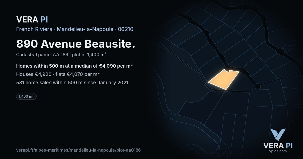 890 Avenue Beausite, Mandelieu-la-Napoule at night – the plot lit, the parcels around coloured by the prices near them