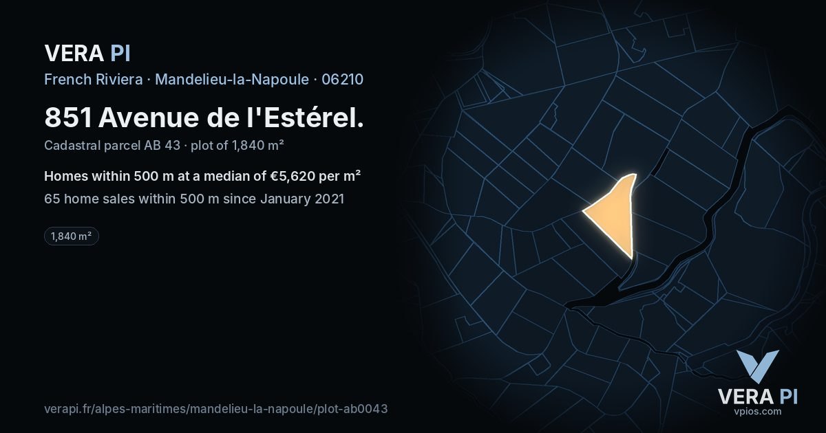 851 Avenue de l'Estérel, Mandelieu-la-Napoule at night – the plot lit, the parcels around coloured by the prices near them