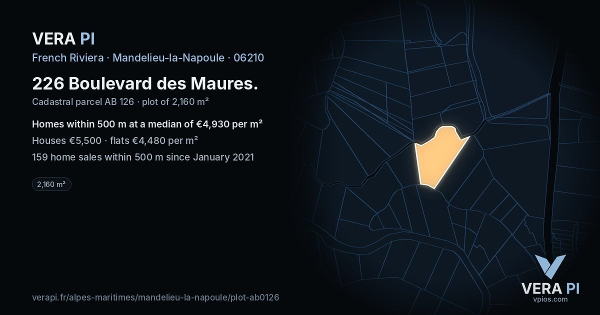 226 Boulevard des Maures, Mandelieu-la-Napoule at night – the plot lit, the parcels around coloured by the prices near them