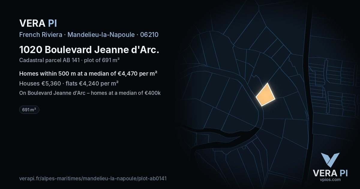 1020 Boulevard Jeanne d'Arc, Mandelieu-la-Napoule at night – the plot lit, the parcels around coloured by the prices near them
