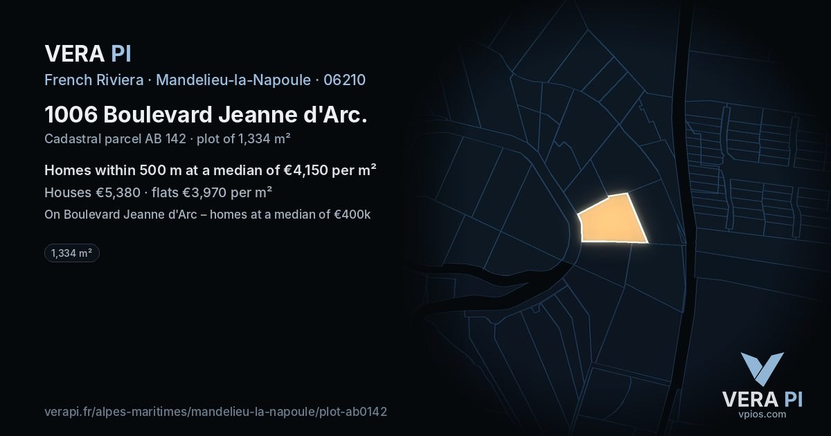 1006 Boulevard Jeanne d'Arc, Mandelieu-la-Napoule at night – the plot lit, the parcels around coloured by the prices near them