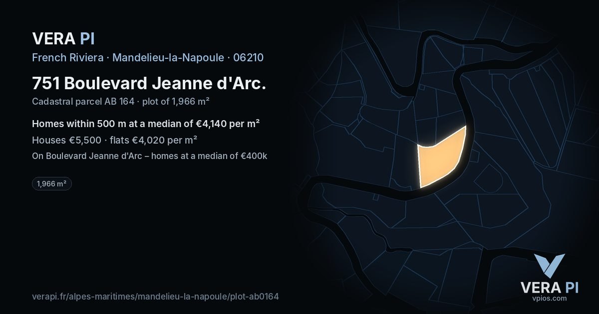 751 Boulevard Jeanne d'Arc, Mandelieu-la-Napoule at night – the plot lit, the parcels around coloured by the prices near them