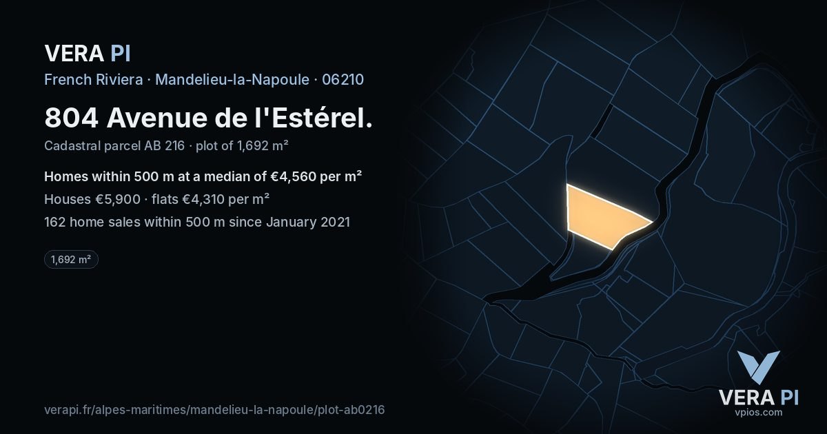 804 Avenue de l'Estérel, Mandelieu-la-Napoule at night – the plot lit, the parcels around coloured by the prices near them