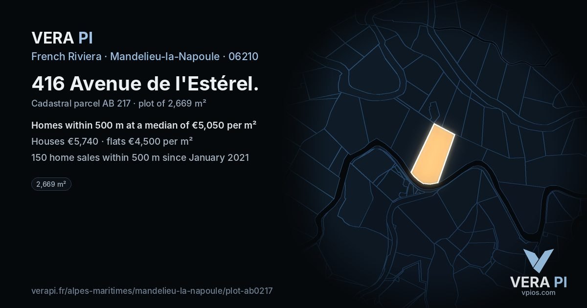 416 Avenue de l'Estérel, Mandelieu-la-Napoule at night – the plot lit, the parcels around coloured by the prices near them