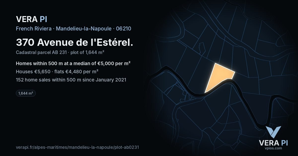 370 Avenue de l'Estérel, Mandelieu-la-Napoule at night – the plot lit, the parcels around coloured by the prices near them