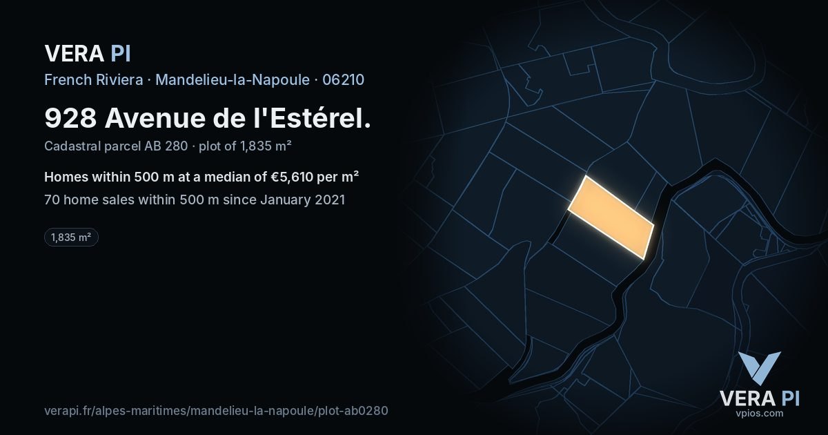 928 Avenue de l'Estérel, Mandelieu-la-Napoule at night – the plot lit, the parcels around coloured by the prices near them