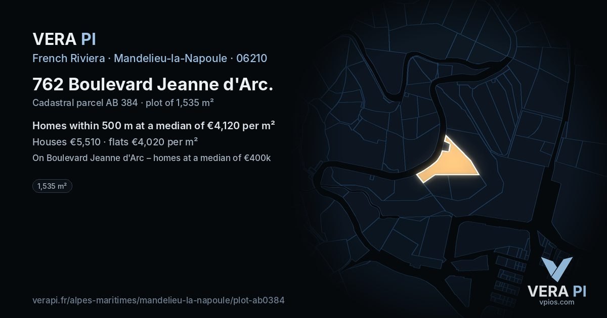 762 Boulevard Jeanne d'Arc, Mandelieu-la-Napoule at night – the plot lit, the parcels around coloured by the prices near them