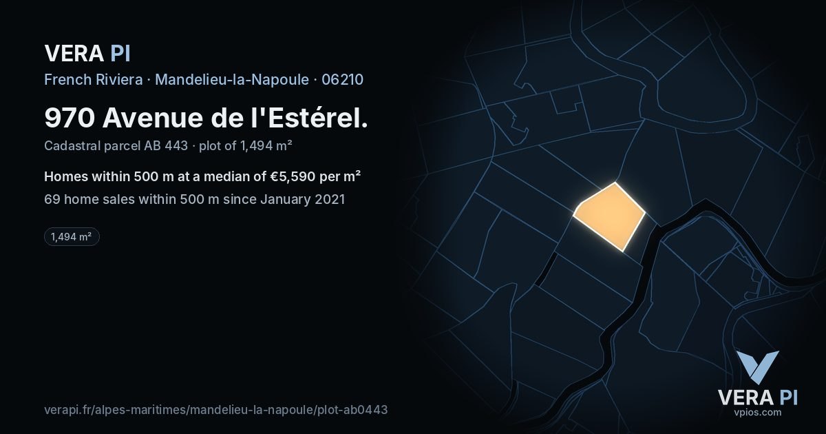 970 Avenue de l'Estérel, Mandelieu-la-Napoule at night – the plot lit, the parcels around coloured by the prices near them