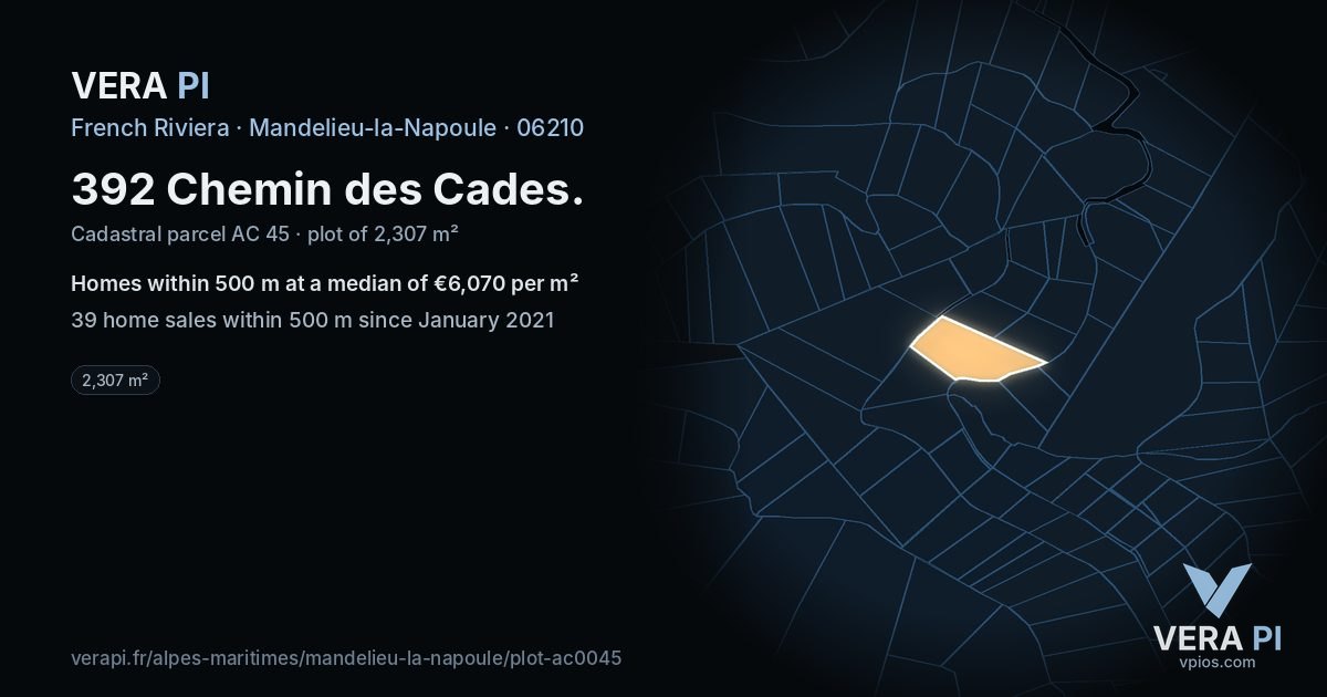 392 Chemin des Cades, Mandelieu-la-Napoule at night – the plot lit, the parcels around coloured by the prices near them
