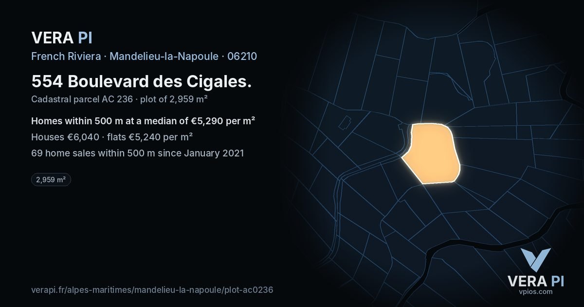 554 Boulevard des Cigales, Mandelieu-la-Napoule at night – the plot lit, the parcels around coloured by the prices near them