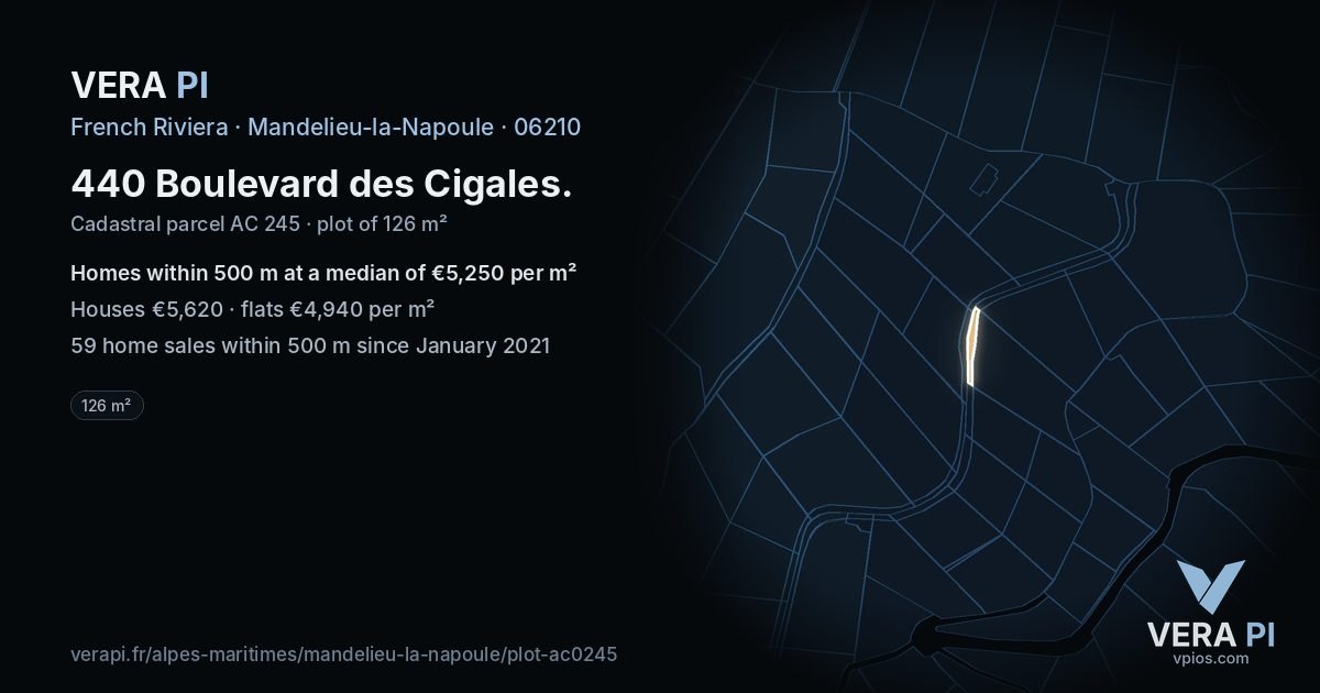 440 Boulevard des Cigales, Mandelieu-la-Napoule at night – the plot lit, the parcels around coloured by the prices near them