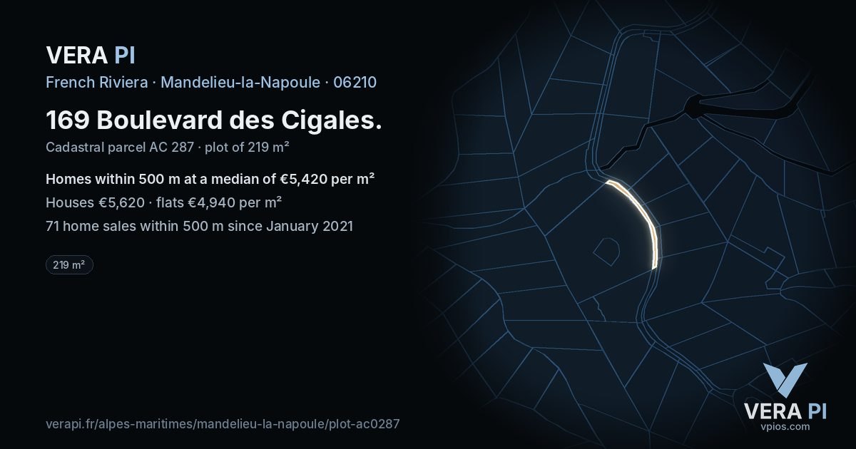 169 Boulevard des Cigales, Mandelieu-la-Napoule at night – the plot lit, the parcels around coloured by the prices near them