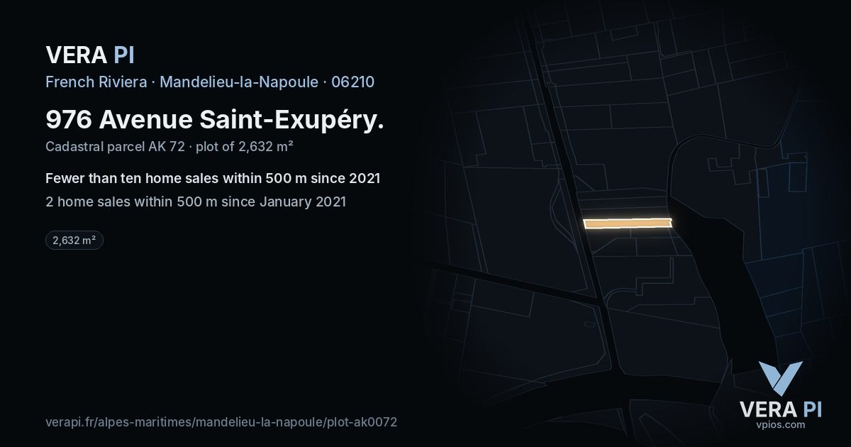 976 Avenue Saint-Exupéry, Mandelieu-la-Napoule at night – the plot lit, the parcels around coloured by the prices near them
