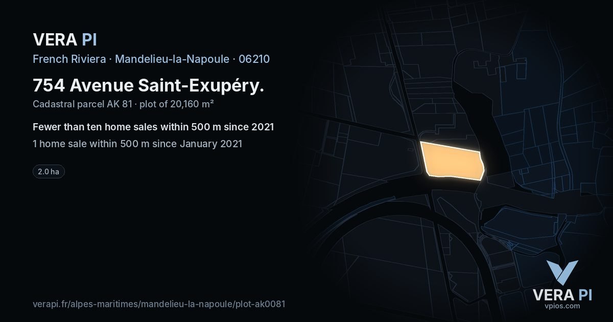 754 Avenue Saint-Exupéry, Mandelieu-la-Napoule at night – the plot lit, the parcels around coloured by the prices near them