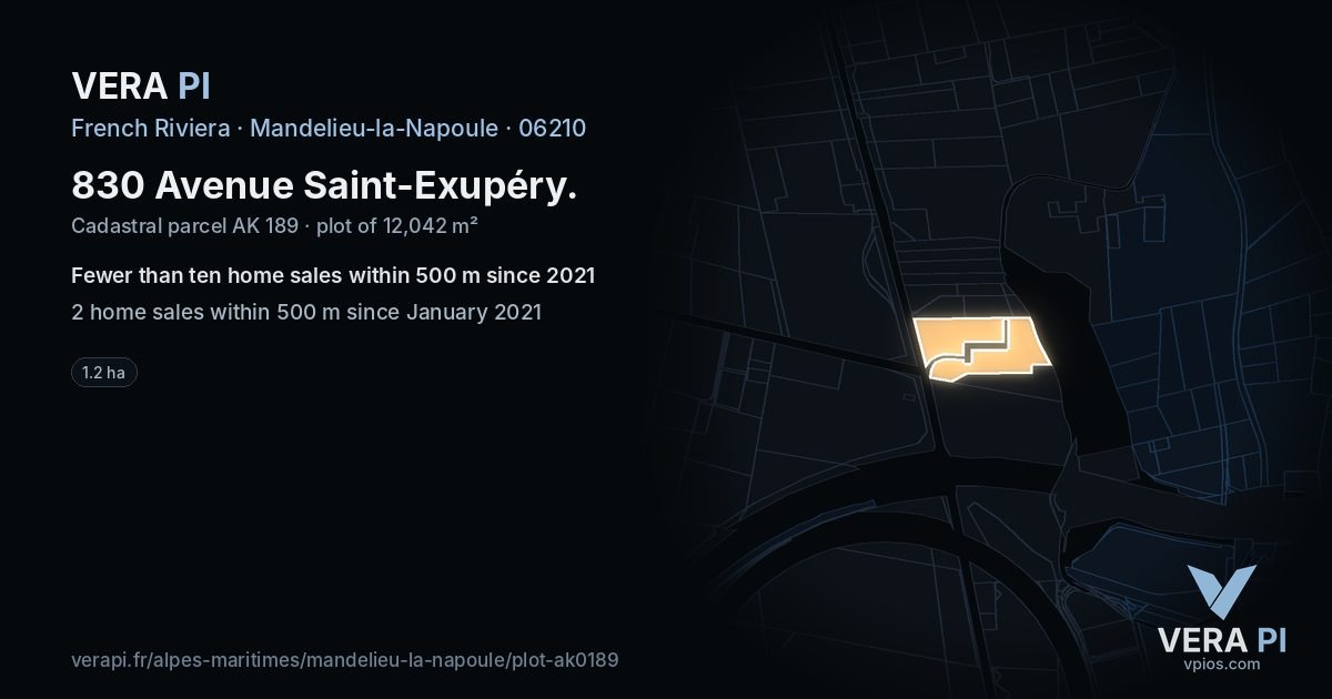 830 Avenue Saint-Exupéry, Mandelieu-la-Napoule at night – the plot lit, the parcels around coloured by the prices near them