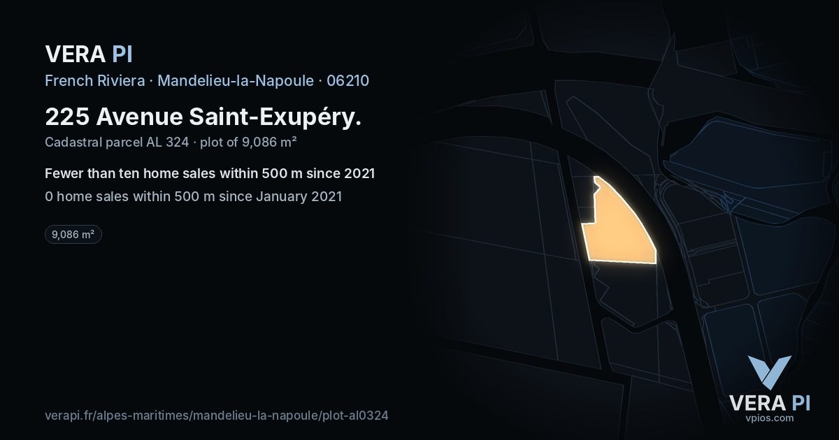 225 Avenue Saint-Exupéry, Mandelieu-la-Napoule at night – the plot lit, the parcels around coloured by the prices near them