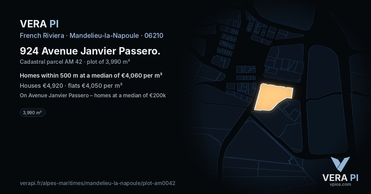 924 Avenue Janvier Passero, Mandelieu-la-Napoule at night – the plot lit, the parcels around coloured by the prices near them