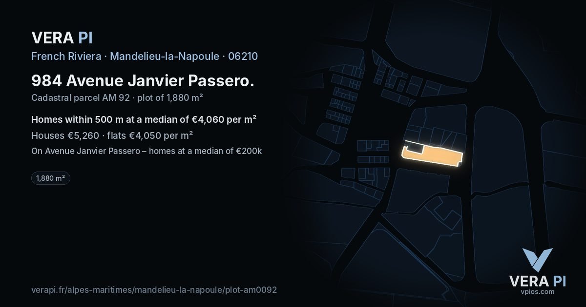 984 Avenue Janvier Passero, Mandelieu-la-Napoule at night – the plot lit, the parcels around coloured by the prices near them