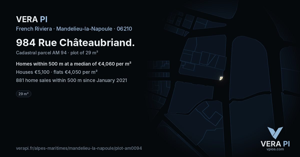 984 Rue Châteaubriand, Mandelieu-la-Napoule at night – the plot lit, the parcels around coloured by the prices near them