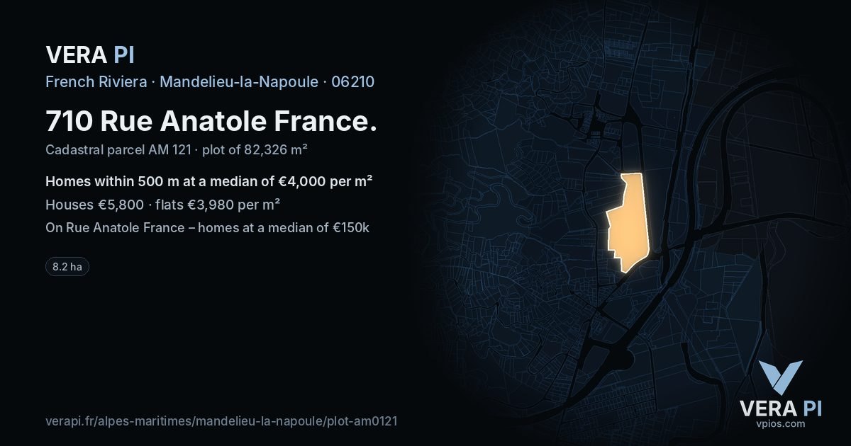 710 Rue Anatole France, Mandelieu-la-Napoule at night – the plot lit, the parcels around coloured by the prices near them