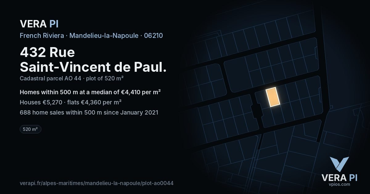 432 Rue Saint-Vincent de Paul, Mandelieu-la-Napoule at night – the plot lit, the parcels around coloured by the prices near them