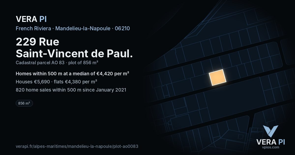 229 Rue Saint-Vincent de Paul, Mandelieu-la-Napoule at night – the plot lit, the parcels around coloured by the prices near them