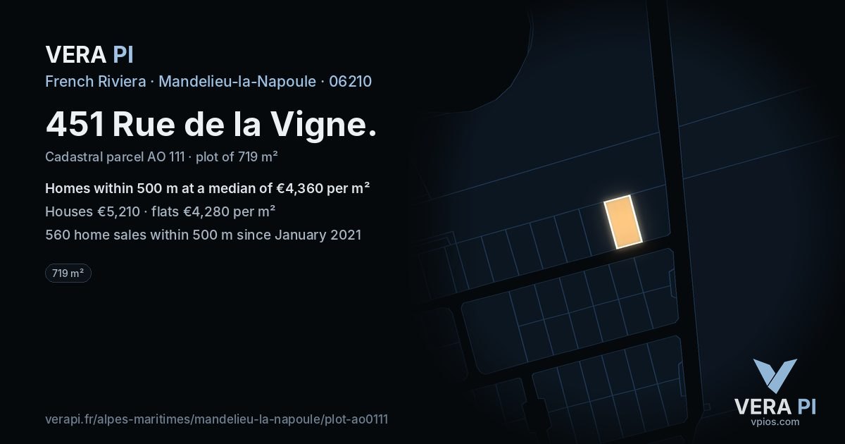 451 Rue de la Vigne, Mandelieu-la-Napoule at night – the plot lit, the parcels around coloured by the prices near them