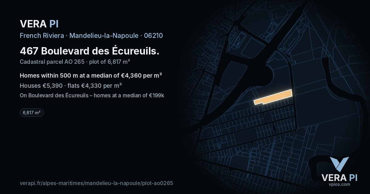 467 Boulevard des Écureuils, Mandelieu-la-Napoule at night – the plot lit, the parcels around coloured by the prices near them