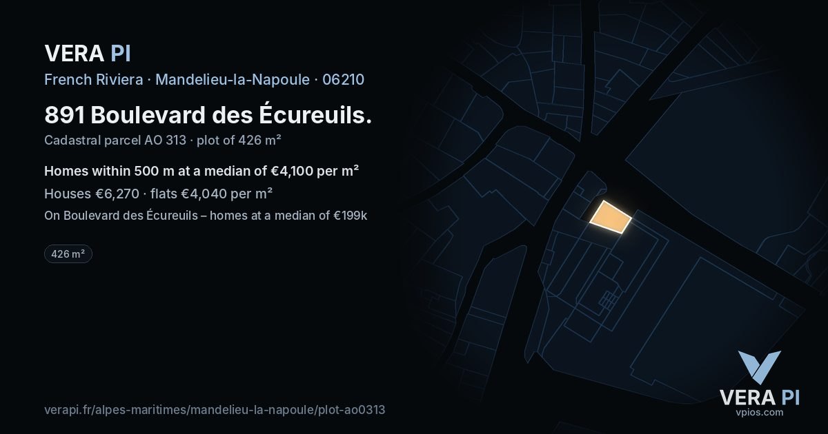 891 Boulevard des Écureuils, Mandelieu-la-Napoule at night – the plot lit, the parcels around coloured by the prices near them