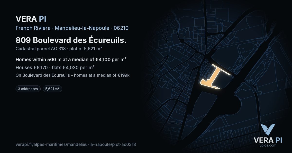 809 Boulevard des Écureuils, Mandelieu-la-Napoule at night – the plot lit, the parcels around coloured by the prices near them