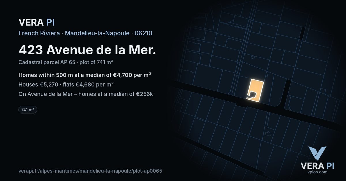423 Avenue de la Mer, Mandelieu-la-Napoule at night – the plot lit, the parcels around coloured by the prices near them