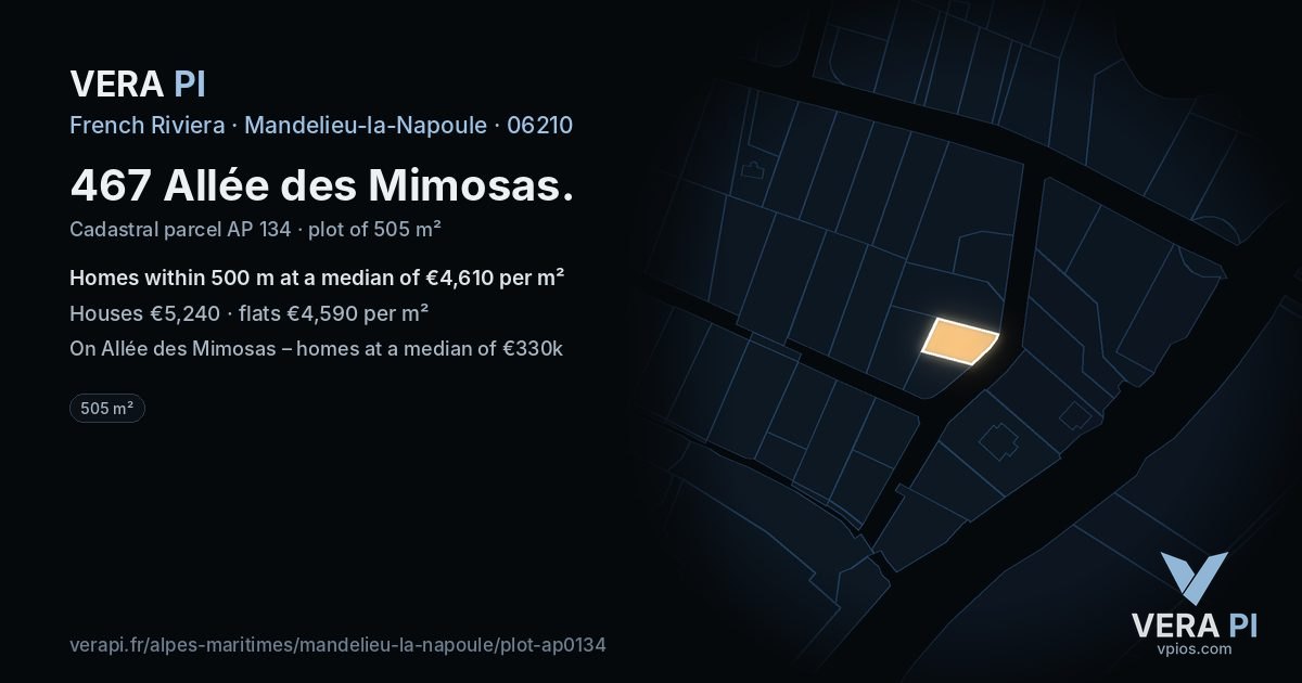 467 Allée des Mimosas, Mandelieu-la-Napoule at night – the plot lit, the parcels around coloured by the prices near them