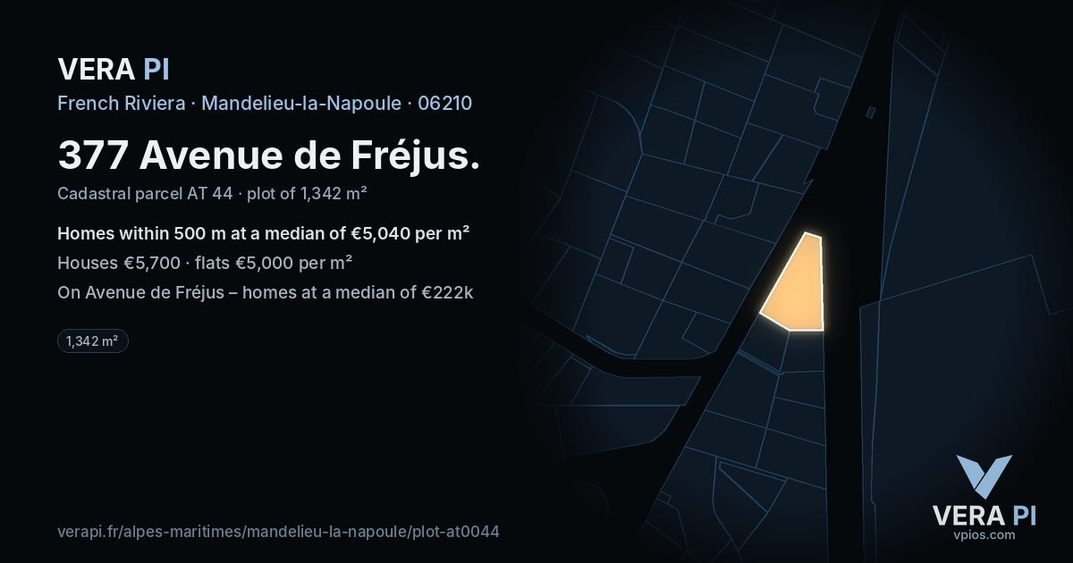 377 Avenue de Fréjus, Mandelieu-la-Napoule at night – the plot lit, the parcels around coloured by the prices near them