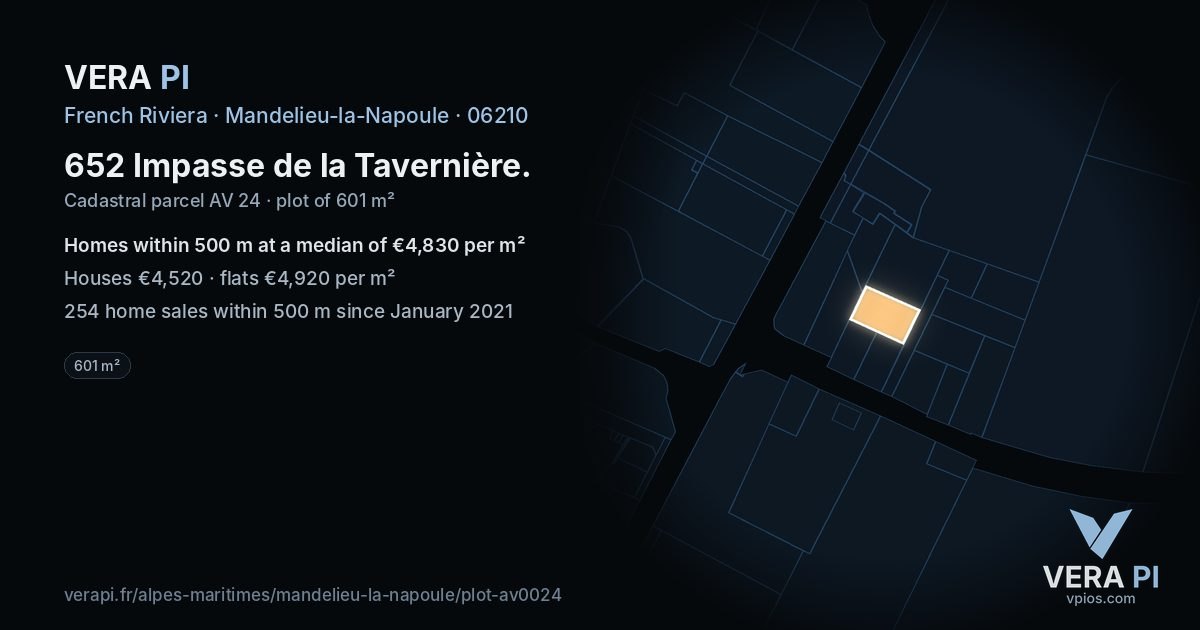 652 Impasse de la Tavernière, Mandelieu-la-Napoule at night – the plot lit, the parcels around coloured by the prices near them